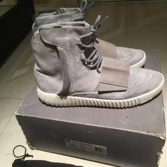 750 Boost Yezzy x Adidas 8.5/10 ready to sell - Picture 7 of 7